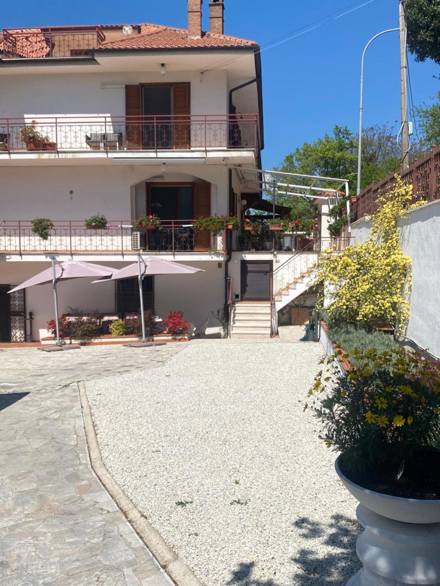 B&B Rox E Claudia Lugnola Ngoại thất bức ảnh